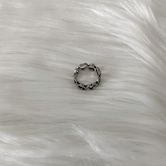 Beautiful repeating Heart design ring, size 6. Antiqued silverplate finish. - Picture 5 of 5